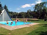 Sportplatz & Schwimmbecken