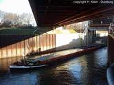Ausfahrt aus der Schleuse Duisburg-Meiderich
